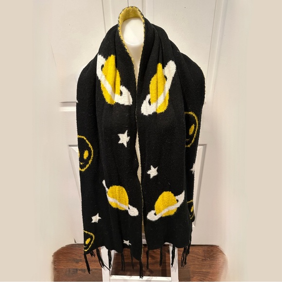 [ 2 FOR $25 ] 👽 URBAN OUTFITTERS ALIENS & SPACE SCARF - Picture 5 of 5